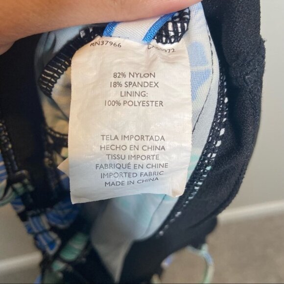 Woman floral swim top size 34/DD‎ - Picture 10 of 11